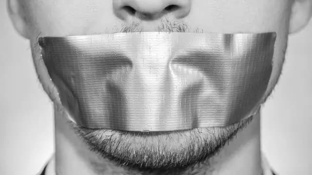 Как общаться с неговорящим взрослым на приёме врача: практические адаптации